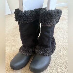 NEOB - Crocs Black Fur-Lined Boots. Never worn